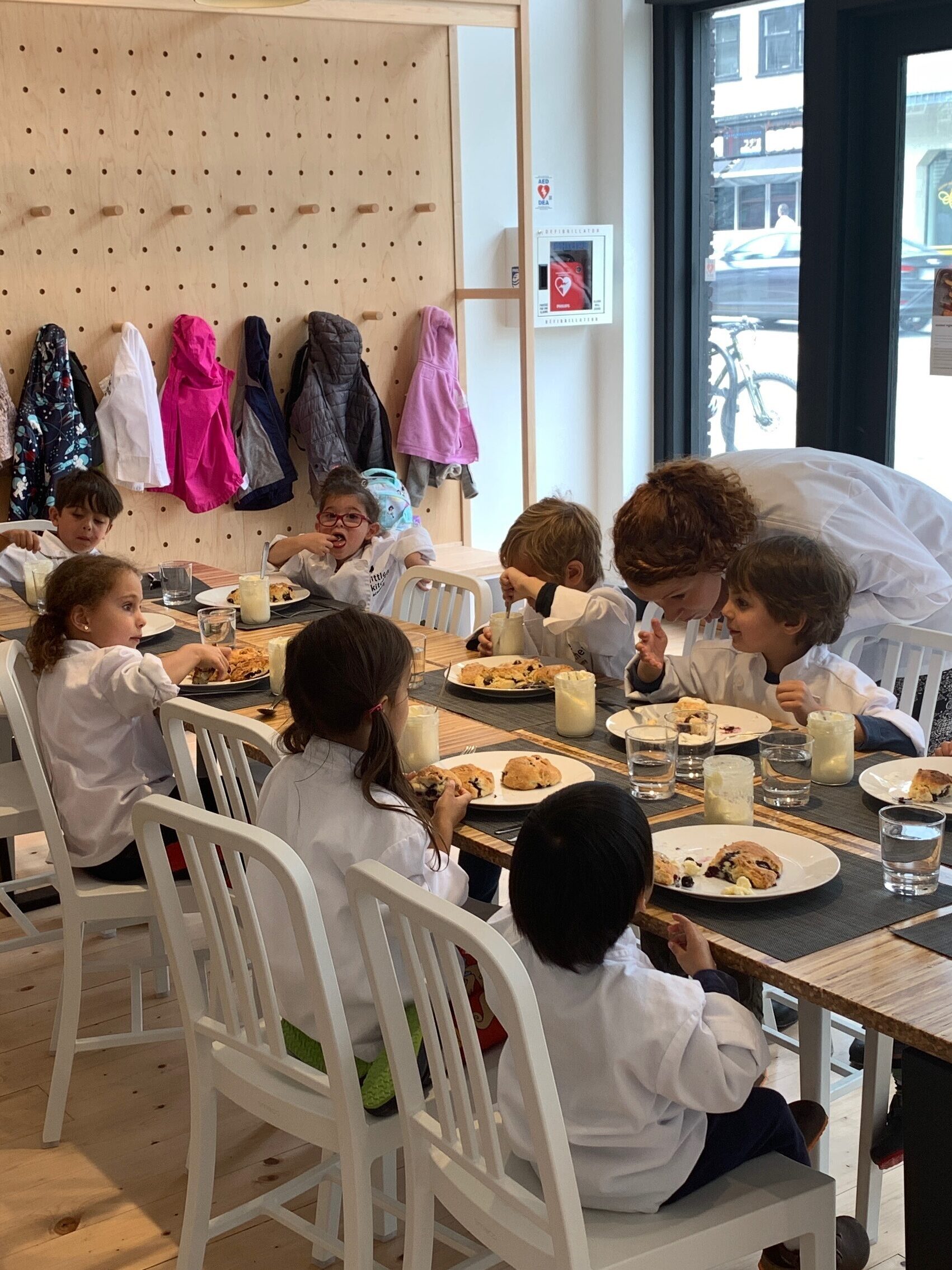 Students sitting together at LKA